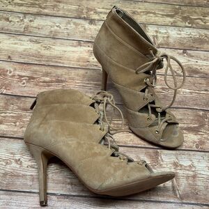 Vince Camuto Stevie Tan Suede Lace Up Open Toe Suede Booties Sz 9.5